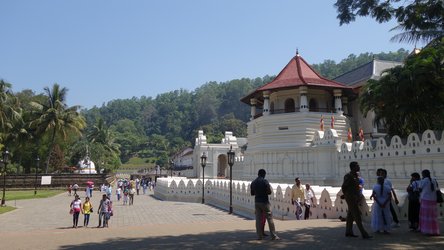 Temple of the Tooth - aneb chrám v Kandy a v něm další dva Buddhovi zuby.