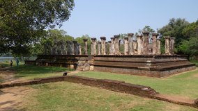Chrámové ruiny ve městě Polonnaruwa