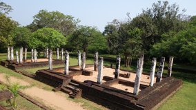 Další ruiny v Polonnaruwa :-)