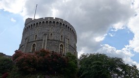 Windsorská věž z níž se nesmí ani fotit.