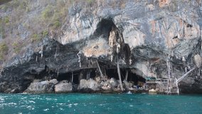 Vikingská jeskyně na Phi Phi Leh