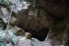 Jeskyňka kousek před vodopádem.