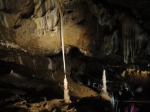 Nejslavnější pár satalaktitu a stalagmátu v této jeskyni, který se bohužel ale už nikdy nespojí v stalagnát, protože došlo k pohybu jeskynních desek a zamezení přístupu vody do této části jeskyně.