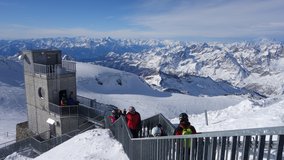 Výtah těsně pod vrchol malého Matterhornu.