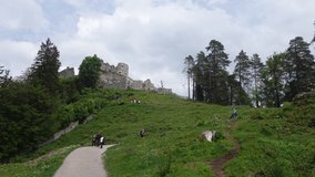 Zpátky dole u hradu Ehrenberg