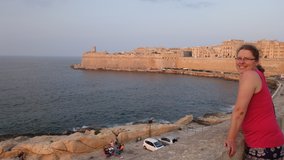 Zapomněl jsem se zmínit, že na Maltu jsem přijel navštívit svou drahou sestru ... jen tak bych v létě na jih do toho strašného vedra nikdy nejel :-)