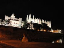 A ještě jednou palác s katedrálou v noci. Byla to prostě nádhera.