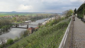 Labe už spojené s Vltavou mizí na sever k Německu