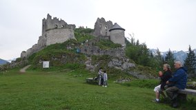 Po cestě se ale ještě zastavujeme na hradě Ehrenberg