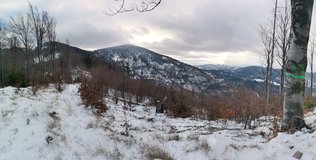 Pohled z vrcholu Lazy (1026m) na Kotarnici a Majcherkowou (odkud p�ich�z�m)